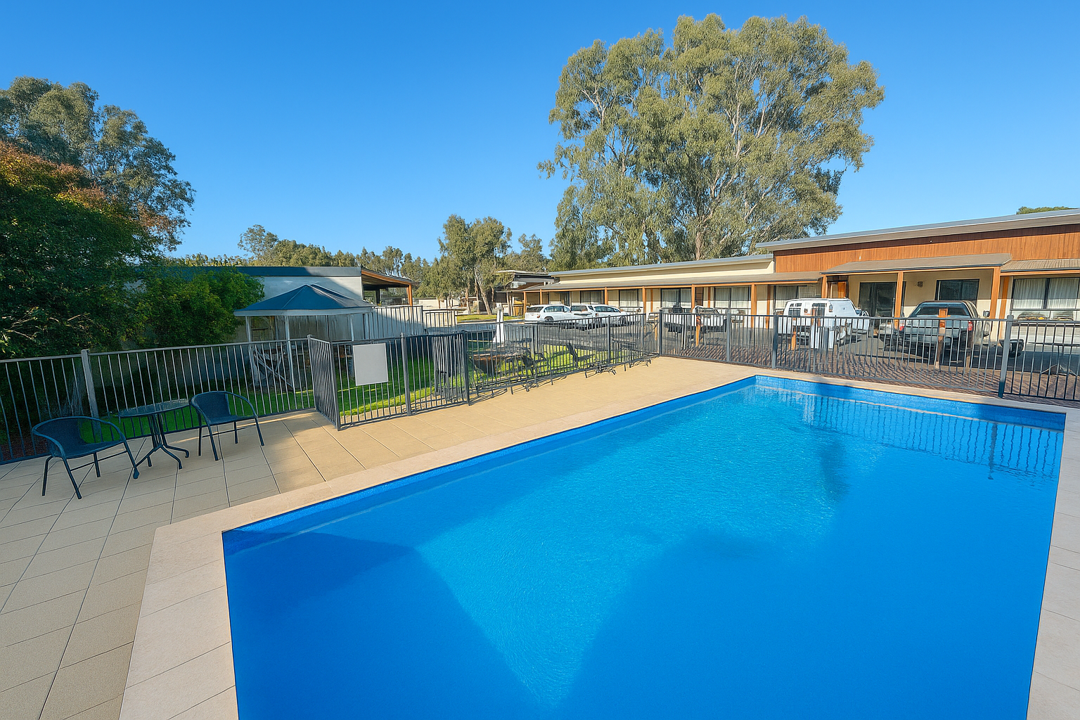 New Crossing PLace Seymour Motel Swimming Pool